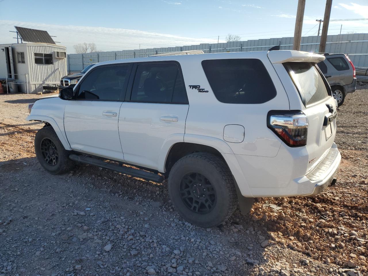 2018 Toyota 4Runner Sr5/Sr5 Premium - Image 2