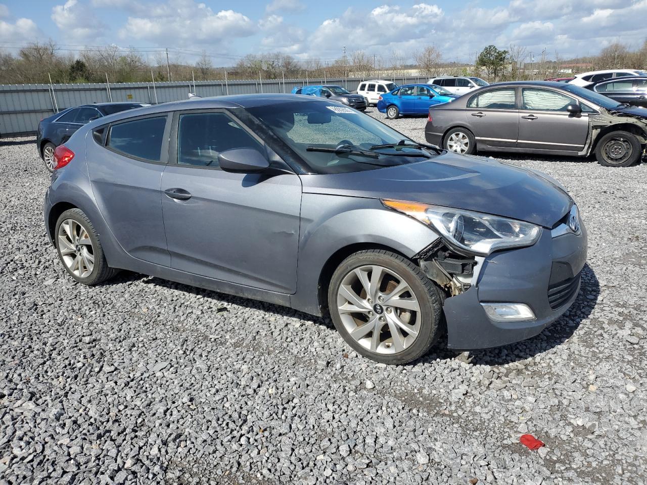2017 Hyundai Veloster - Фото 4