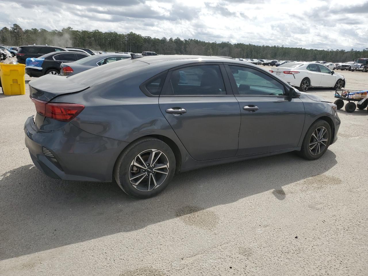 2022 Kia Forte Fe - Image 3