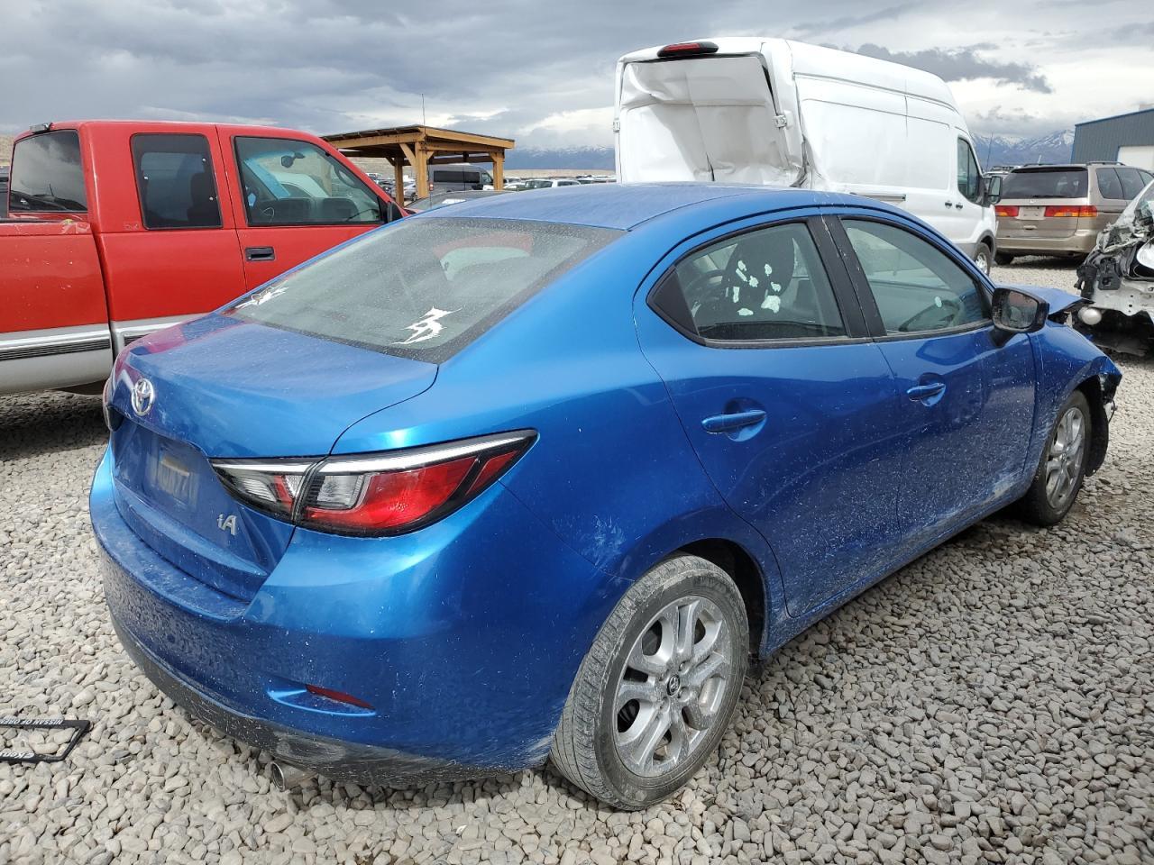 2017 Toyota Yaris Ia - Фото 3