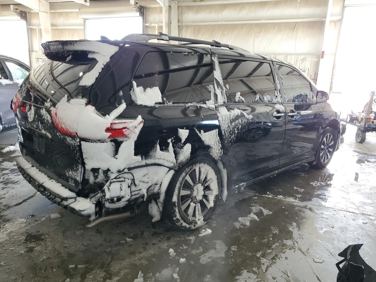 2018 Toyota Sienna Xle - Image 3