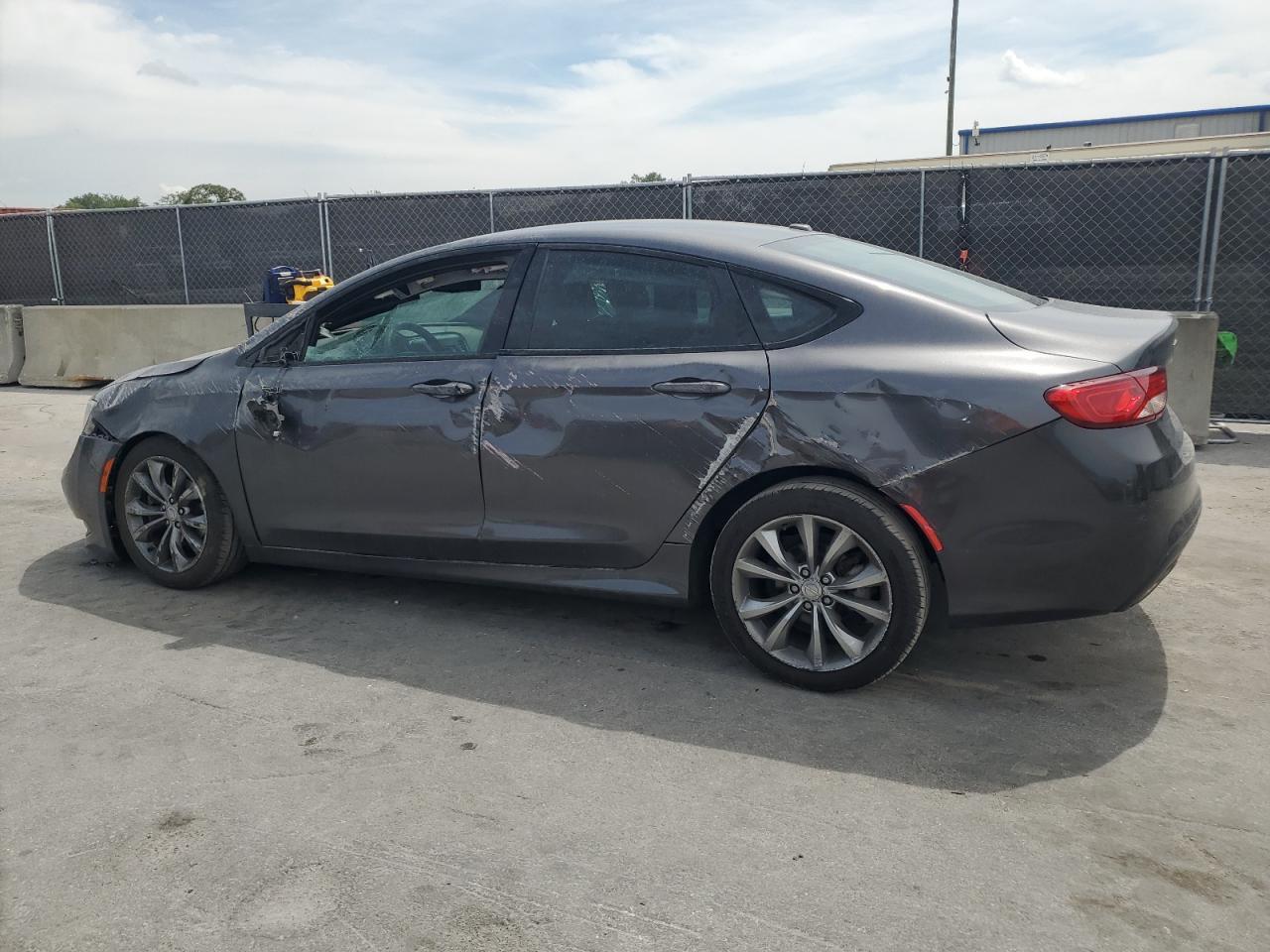 2016 Chrysler 200 S - Image 2