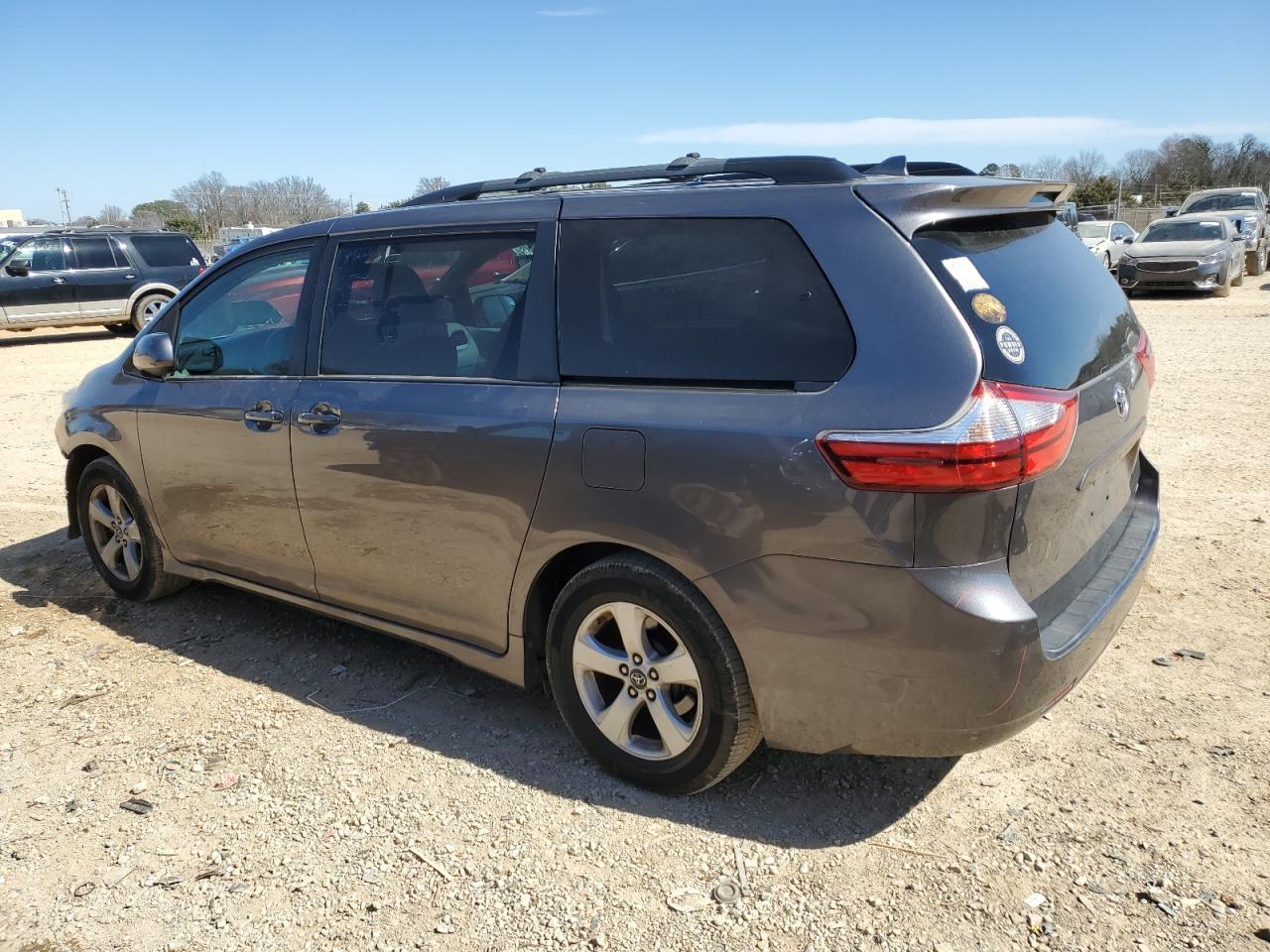2018 Toyota Sienna Le - Image 2