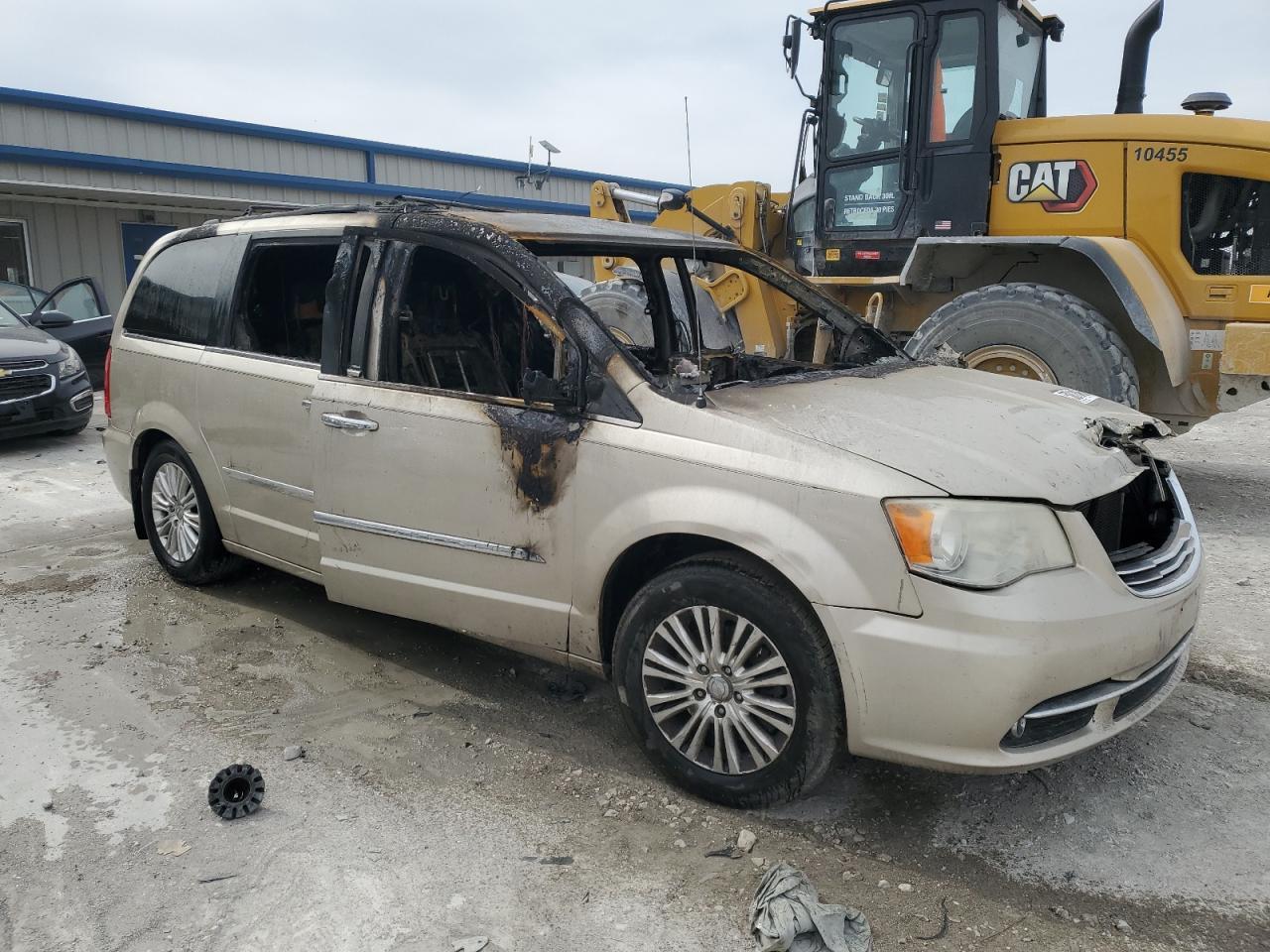 2013 Chrysler Town & Country Touring L - Фото 4