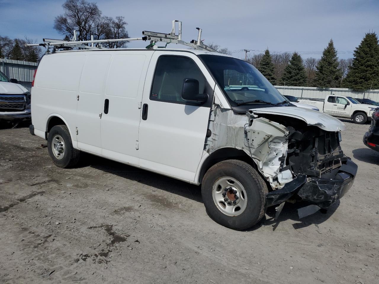 2017 Chevrolet Express G2500 - Фото 4