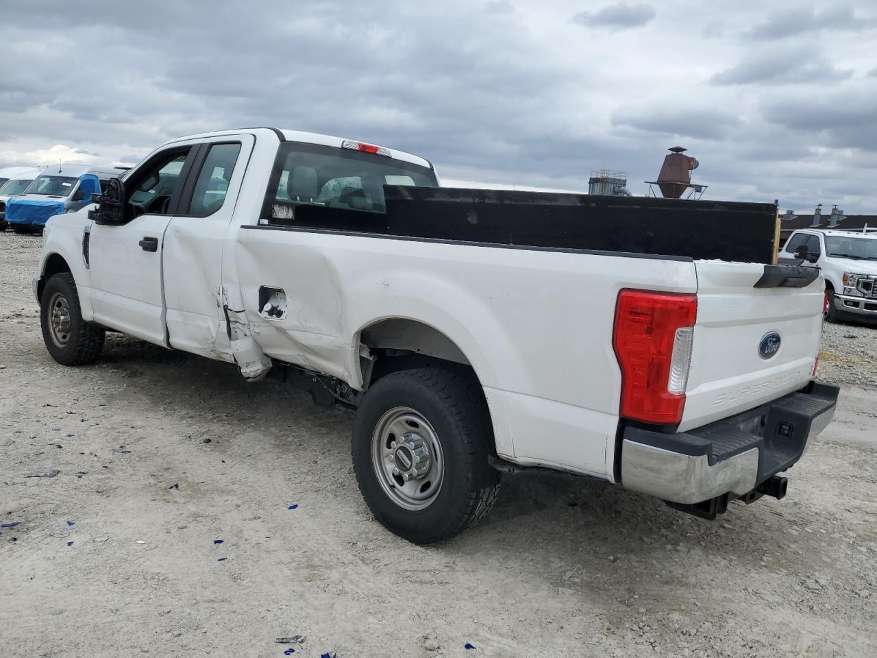 2019 Ford F250 Super Duty - Фото 2