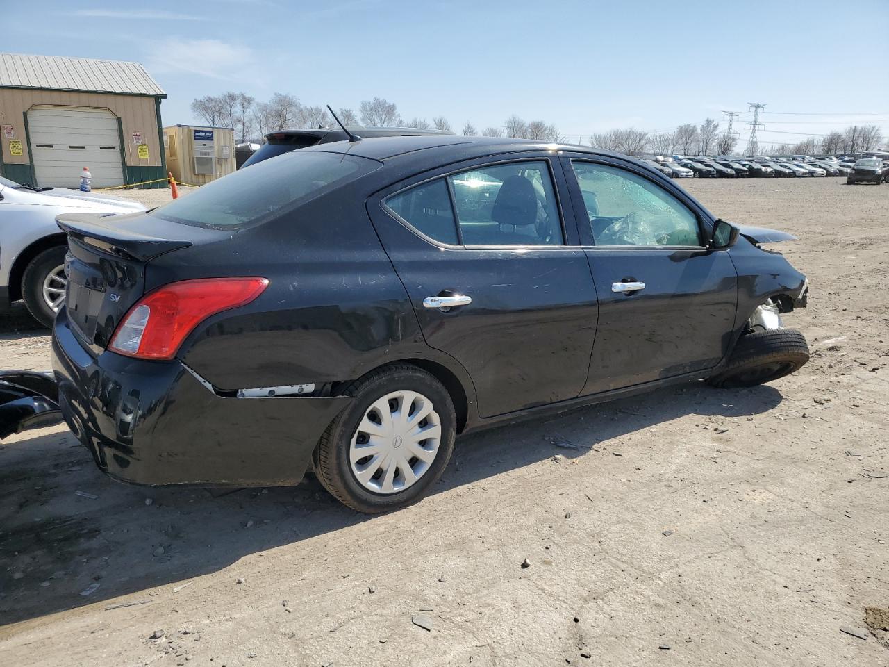 2018 Nissan Versa S - Фото 3