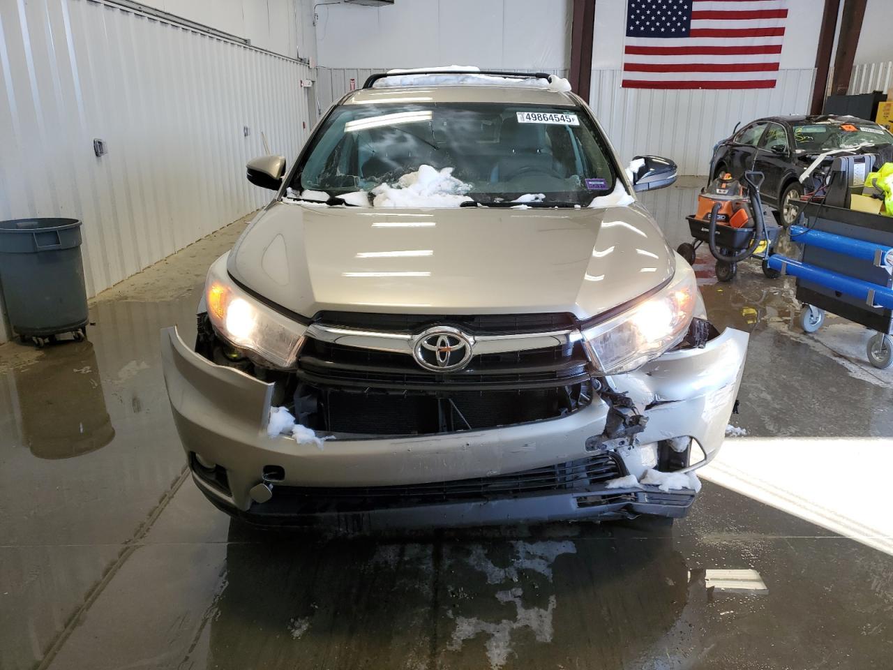 2015 Toyota Highlander Le - Фото 5