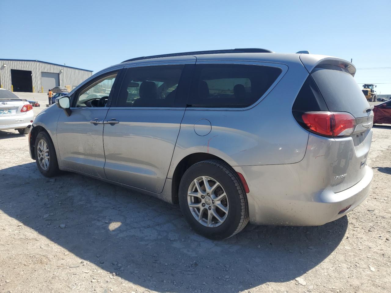 2020 Chrysler Voyager Lxi - Фото 2