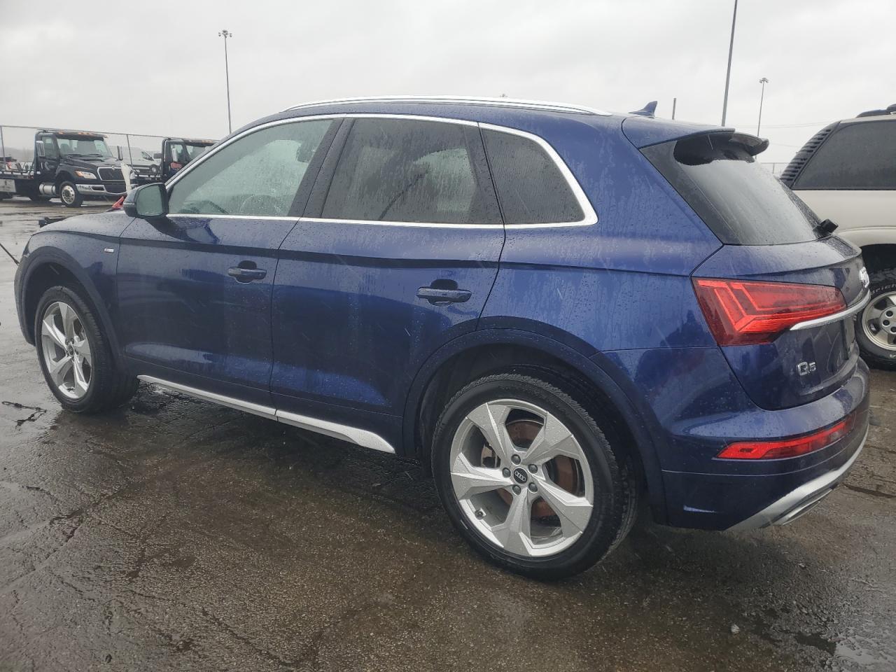 2022 Audi Q5 Premium Plus 45 - Фото 2