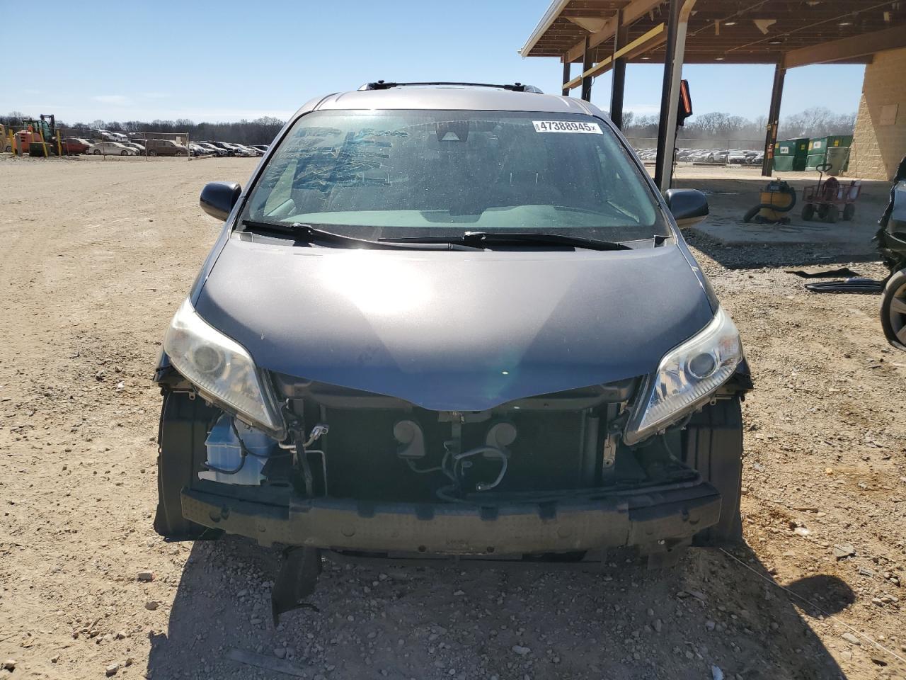 2018 Toyota Sienna Le - Image 5