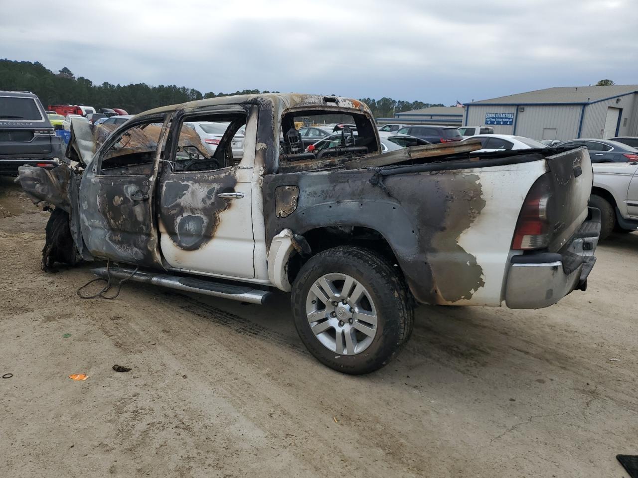 2015 Toyota Tacoma Double Cab - Фото 2