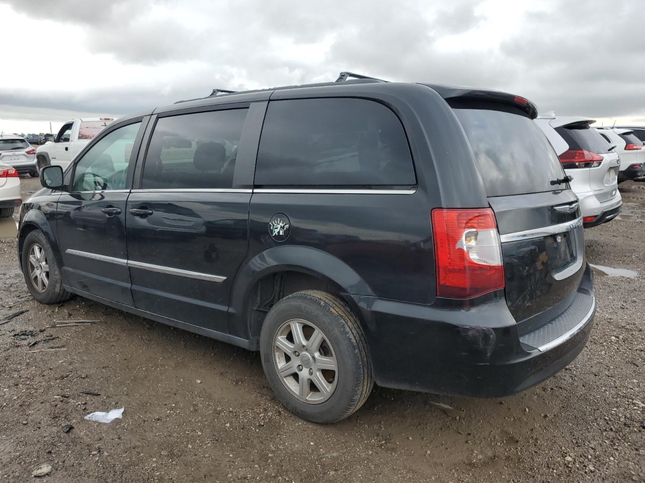 2012 Chrysler Town & Country Touring - Фото 2