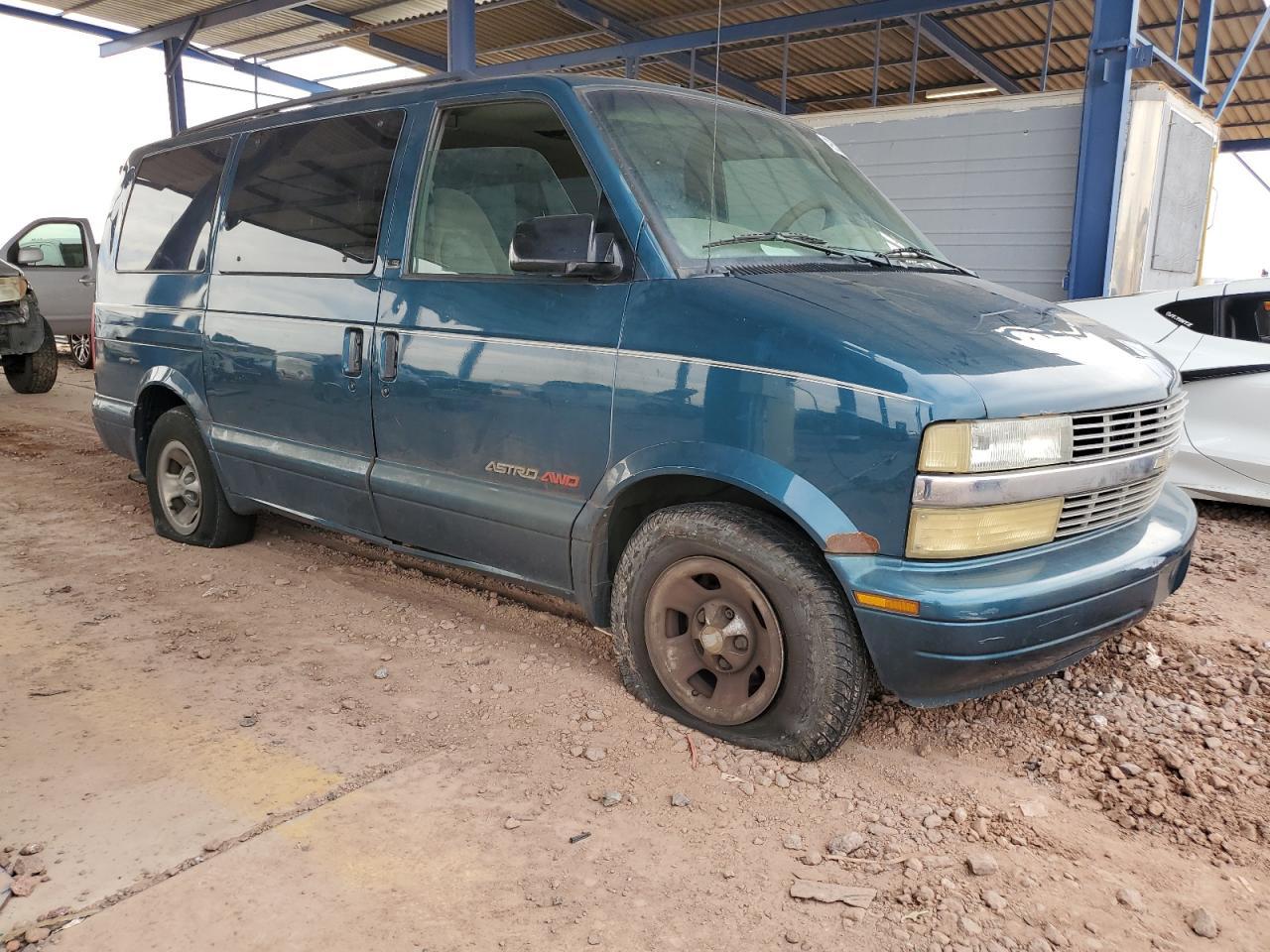2002 Chevrolet Astro - Фото 4