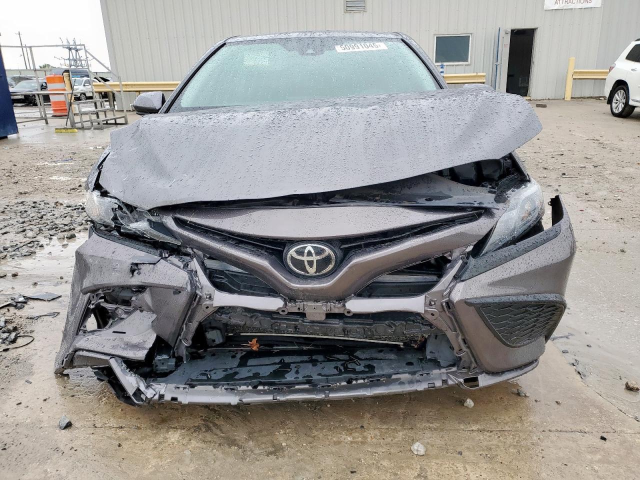 2021 Toyota Camry Se - Фото 5