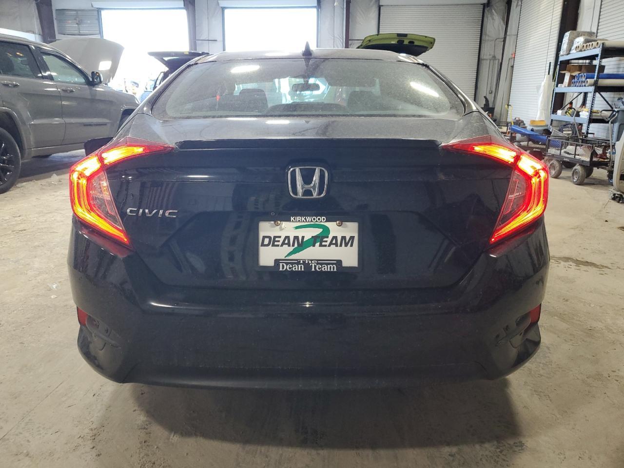 2018 Honda Civic Ex - Image 6