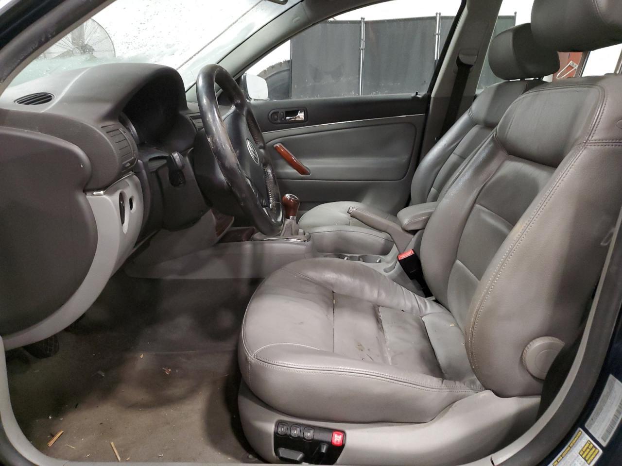 2004 Volkswagen Passat W8 4Motion - Image 7