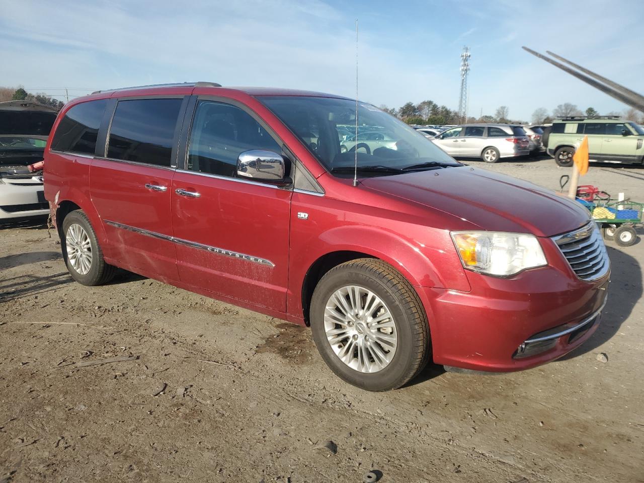 2014 Chrysler Town & Country Touring L - Фото 4