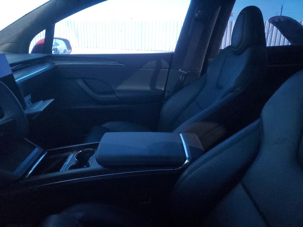 2022 Tesla Model X - Фото 7