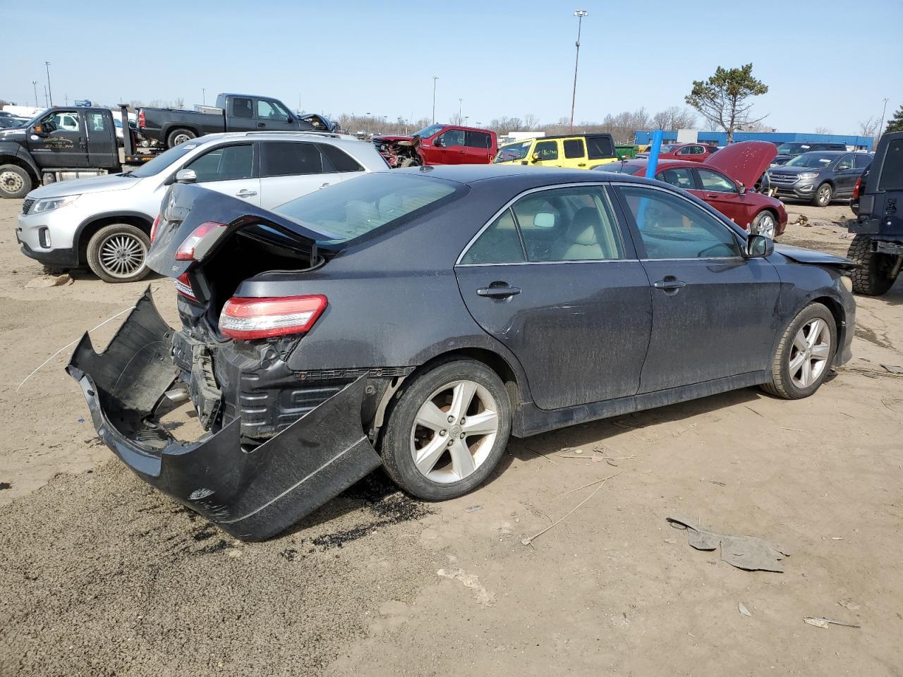 2010 Toyota Camry Se - Фото 3