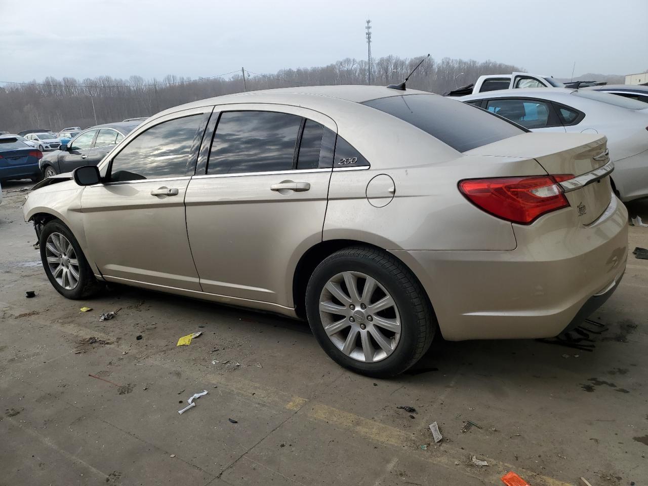 2013 Chrysler 200 Touring - Фото 2