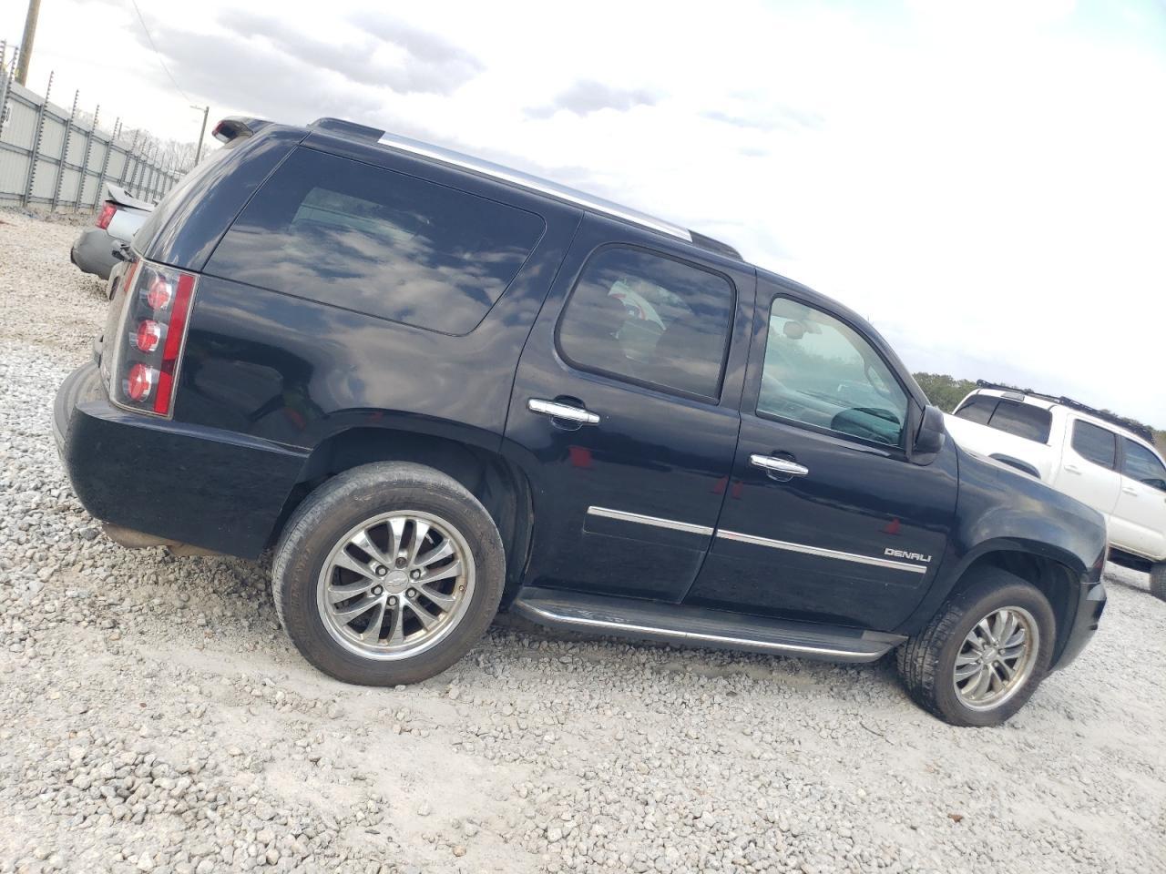 2010 GMC Yukon Denali - Фото 3