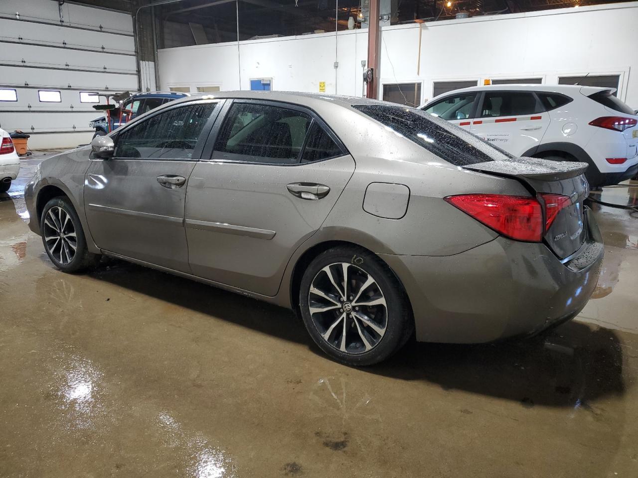2017 Toyota Corolla L - Фото 2