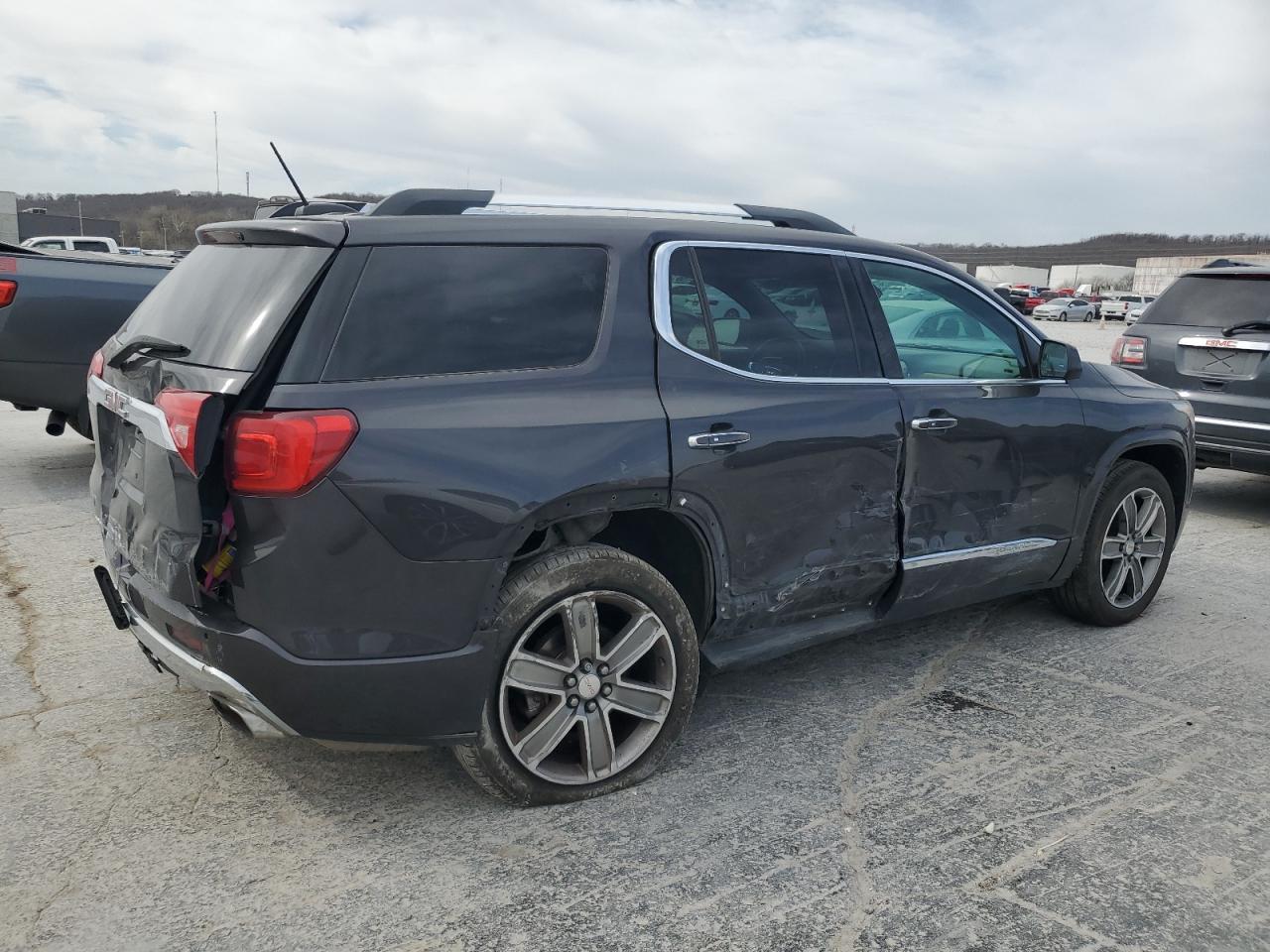 2017 GMC Acadia Denali - Фото 3
