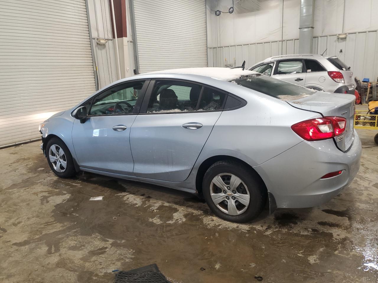 2017 Chevrolet Cruze Ls - Фото 2