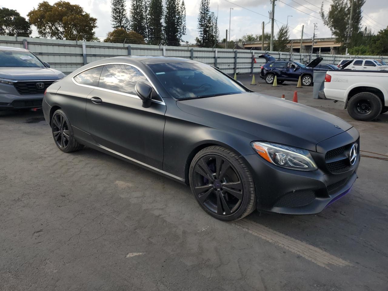 2017 Mercedes-Benz C 300 - Фото 4