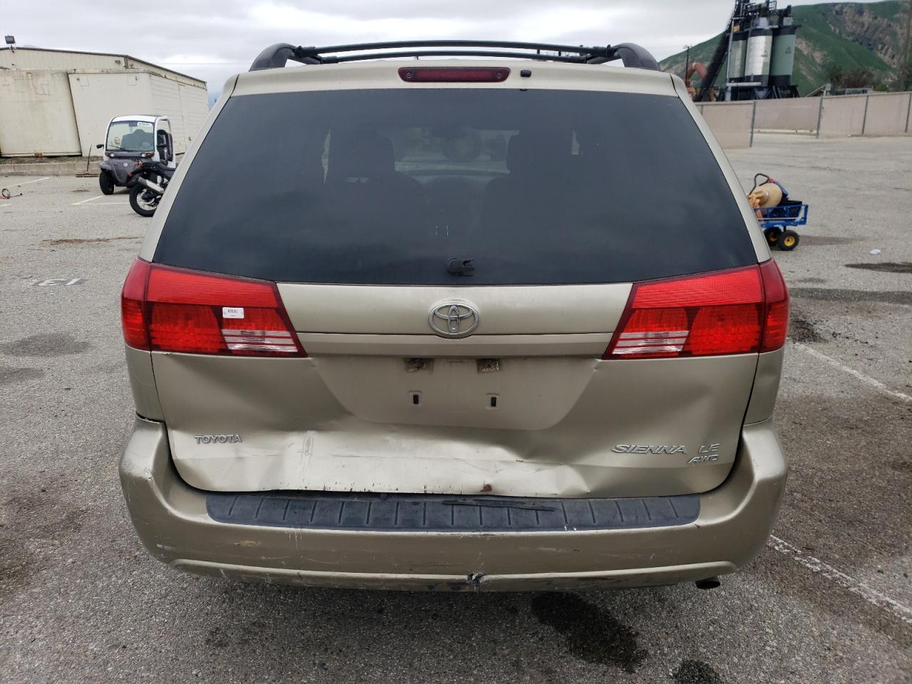 2004 Toyota Sienna Le - Image 6