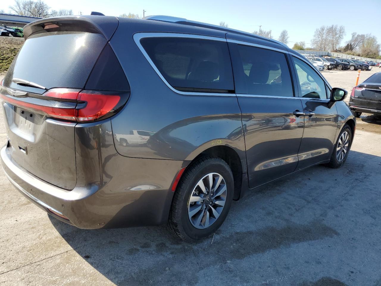 2021 Chrysler Pacifica Touring L - Фото 3