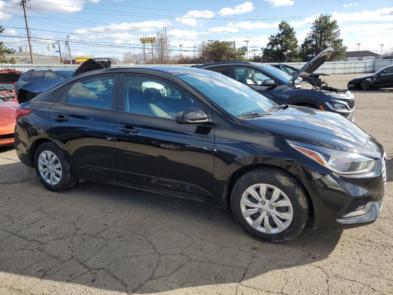 2021 Hyundai Accent Se - Фото 4