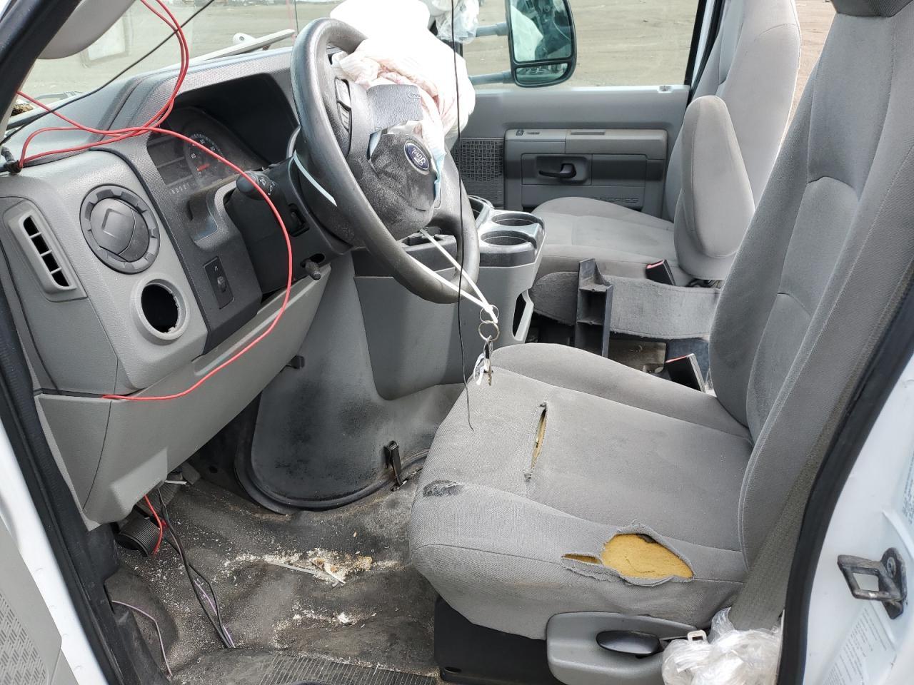 2009 Ford Econoline E350 Super Duty Cutaway Van - Фото 7