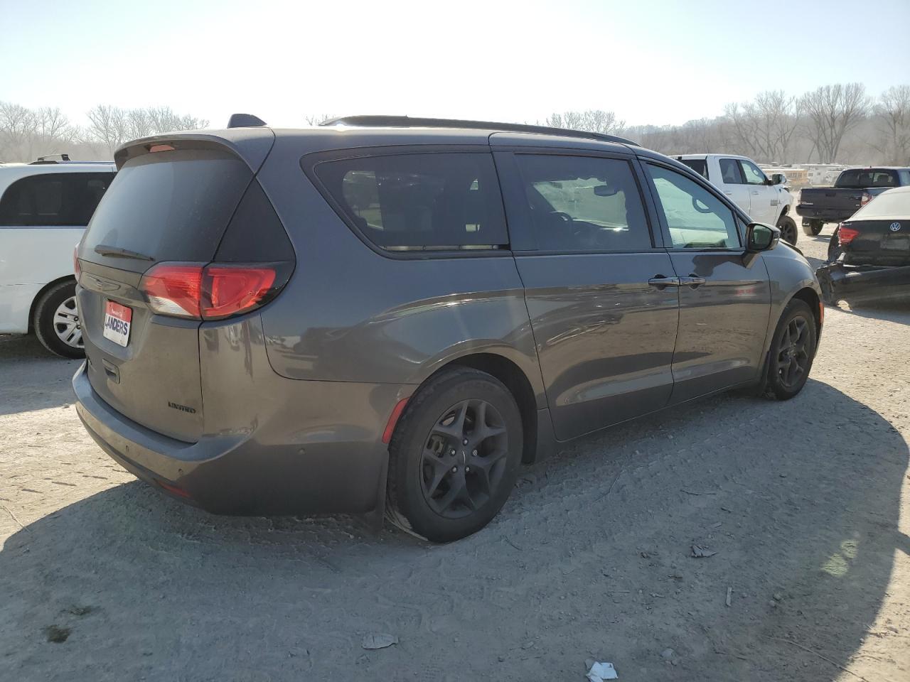 2020 Chrysler Pacifica Limited - Image 3