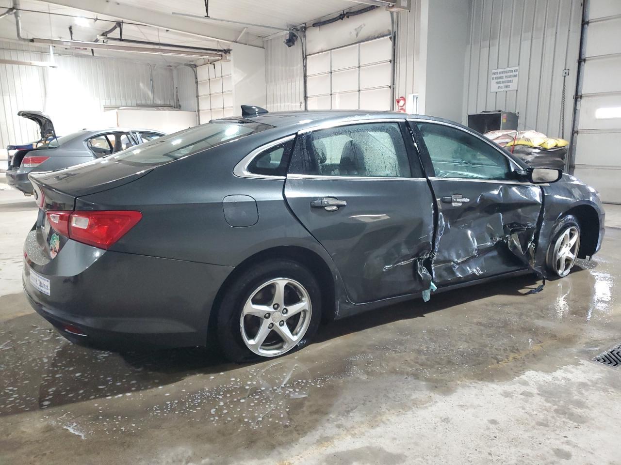 2017 Chevrolet Malibu Ls - Фото 3