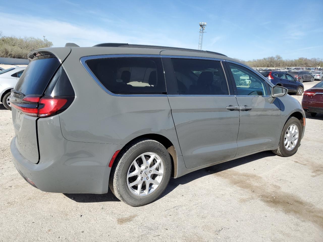 2022 Chrysler Pacifica Touring L - Image 3