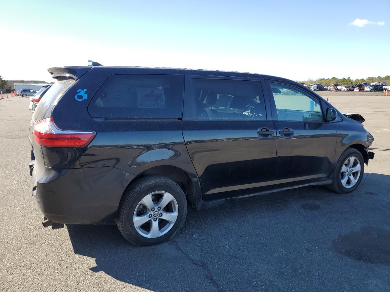 2020 Toyota Sienna L - Image 3