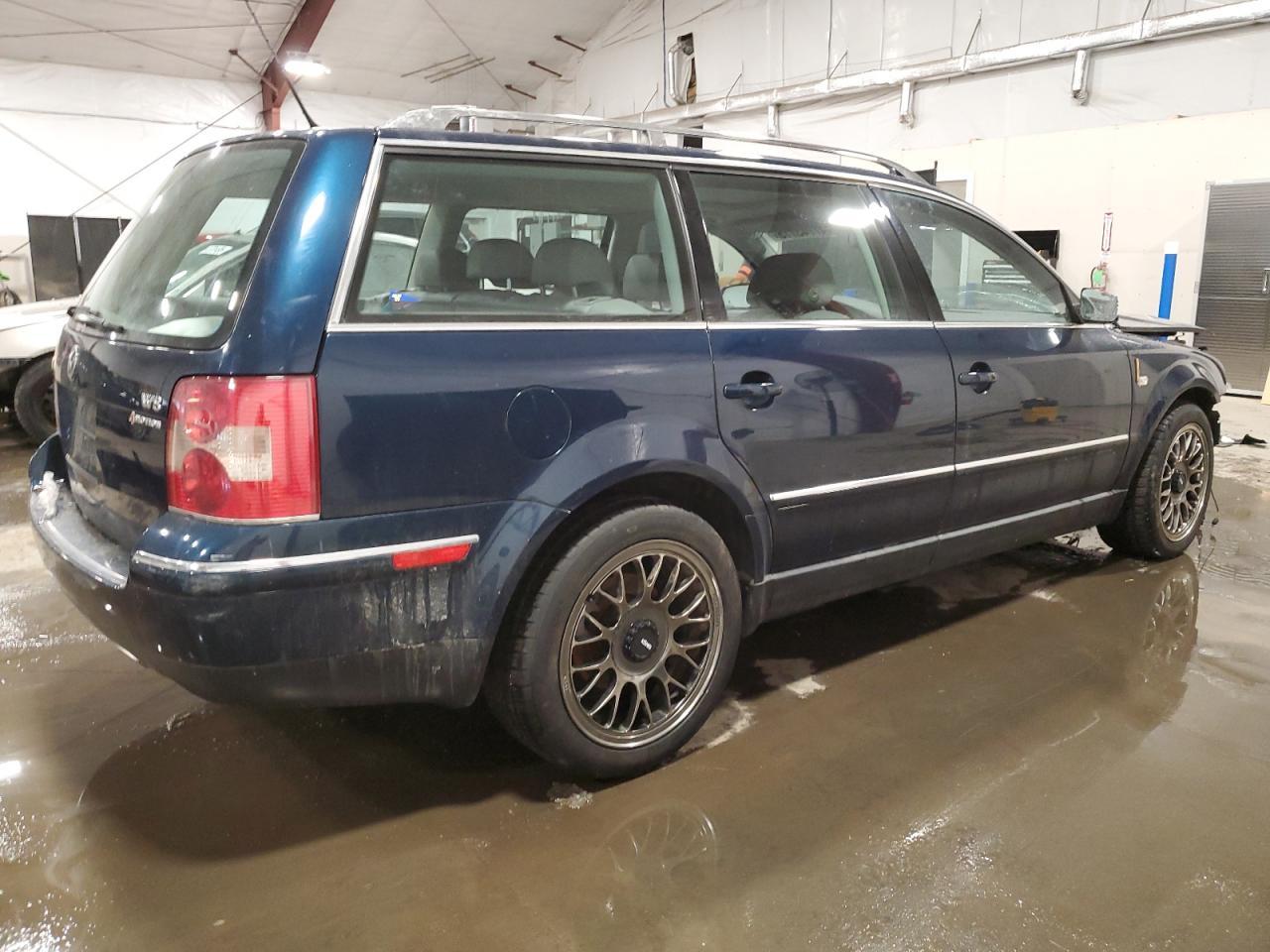 2004 Volkswagen Passat W8 4Motion - Image 3