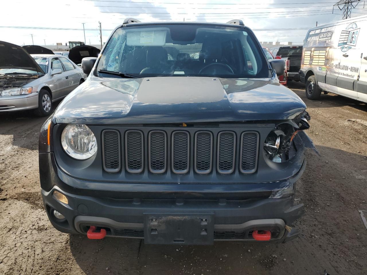 2018 Jeep Renegade Trailhawk - Image 5