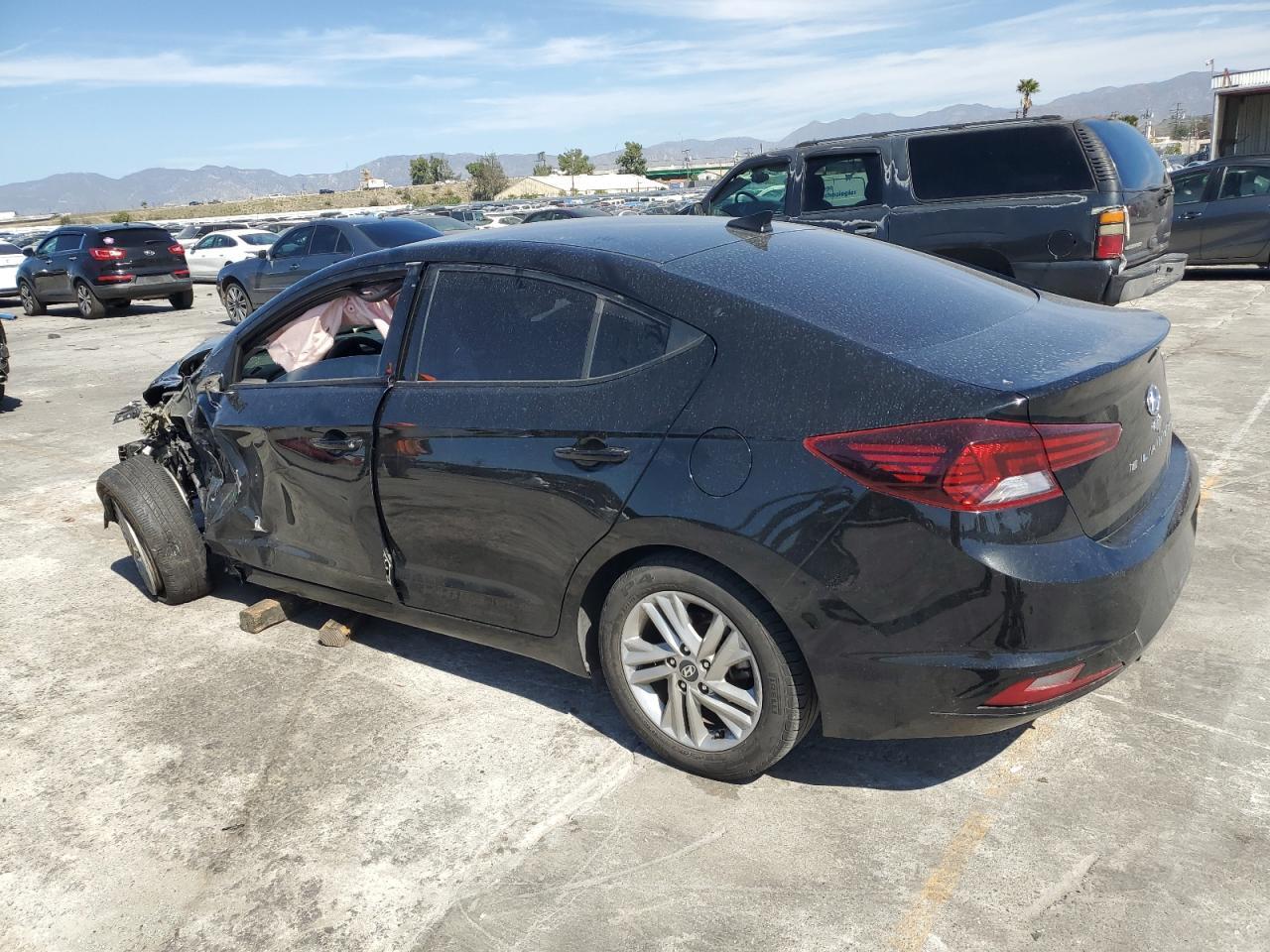 2019 Hyundai Elantra Sel - Image 2