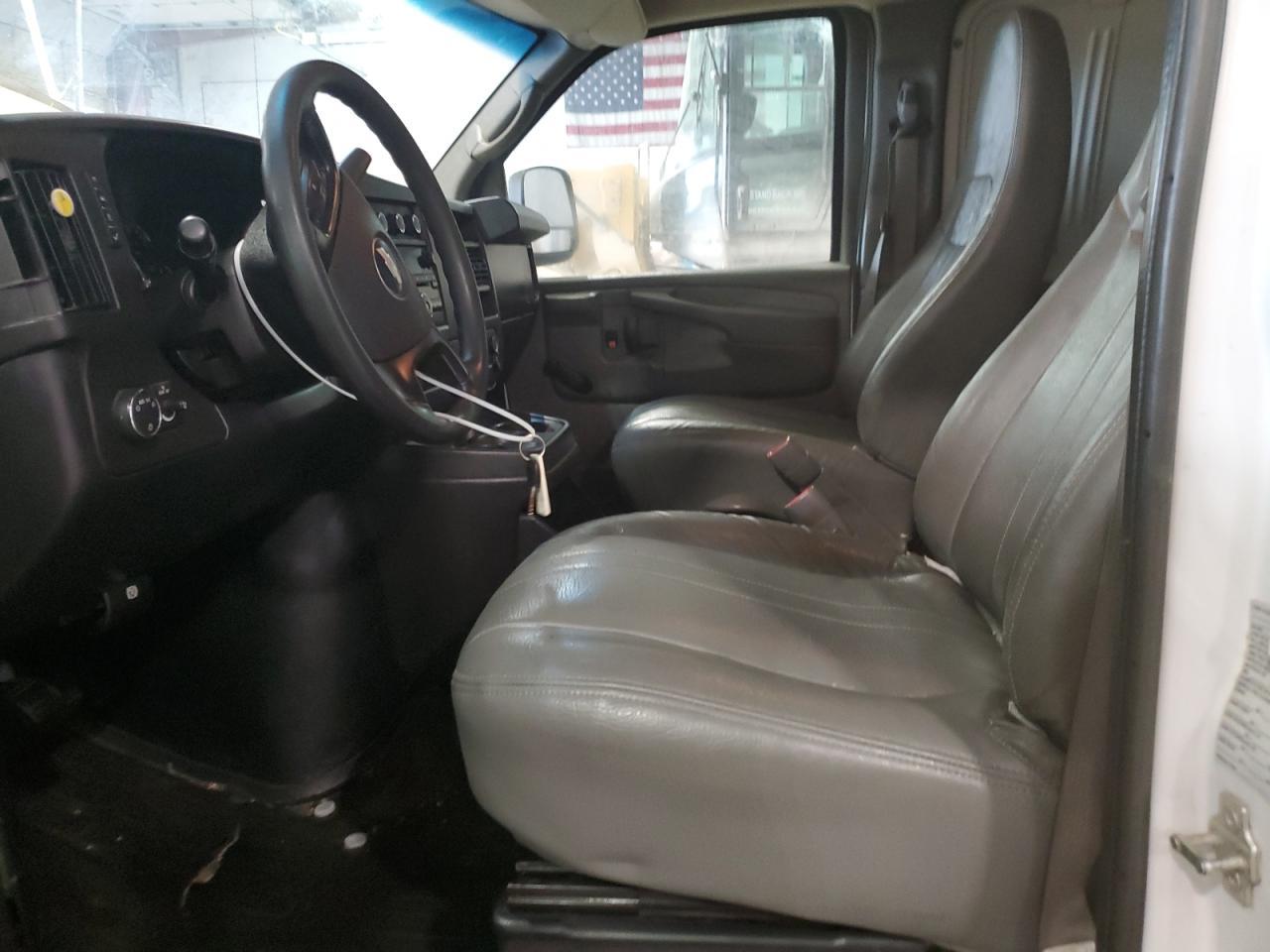 2010 Chevrolet Express G2500 - Image 7