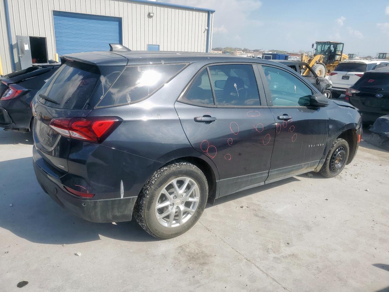 2022 Chevrolet Equinox Ls - Фото 3