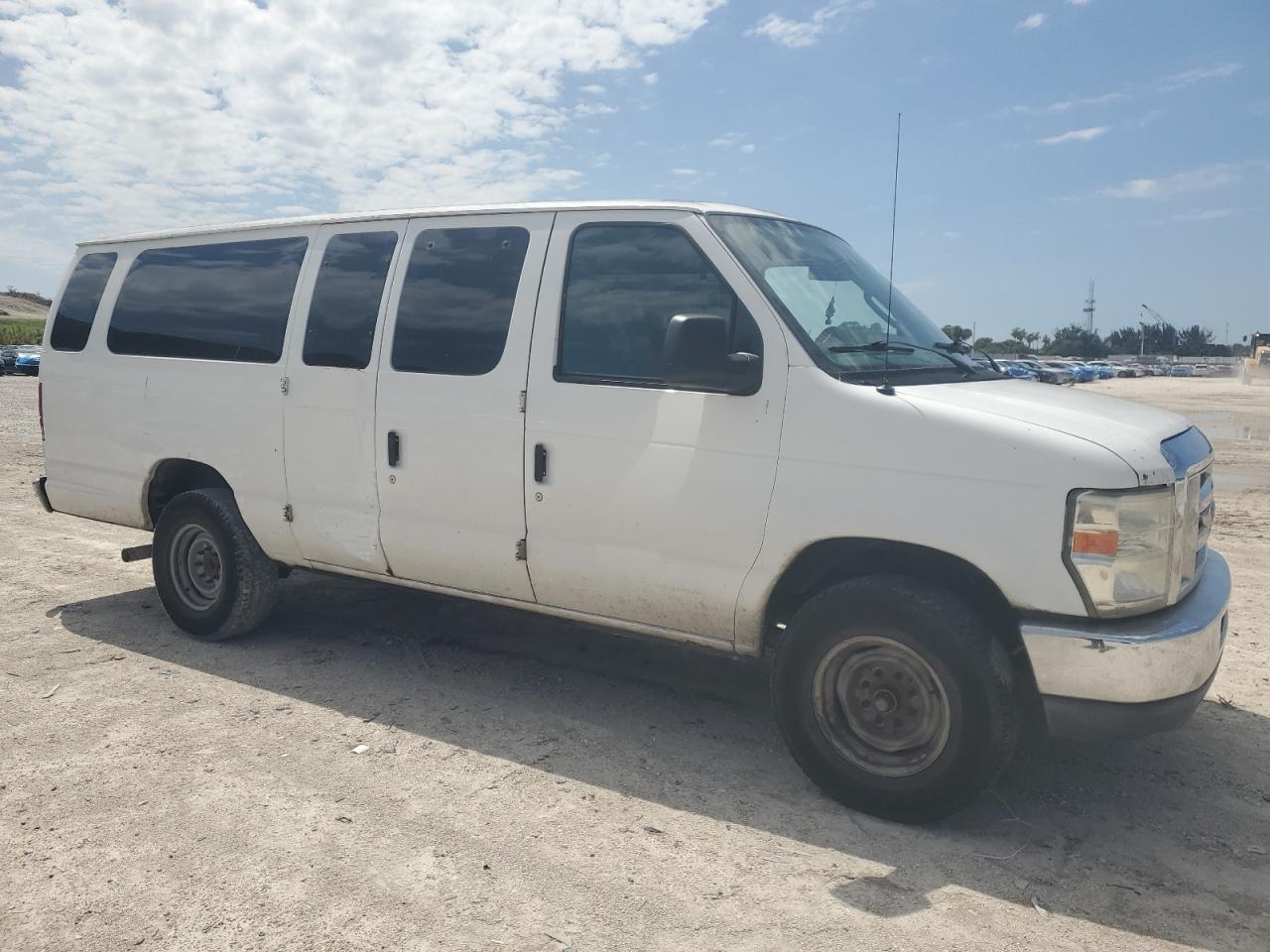 2011 Ford Econoline E350 Super Duty Wagon - Фото 4