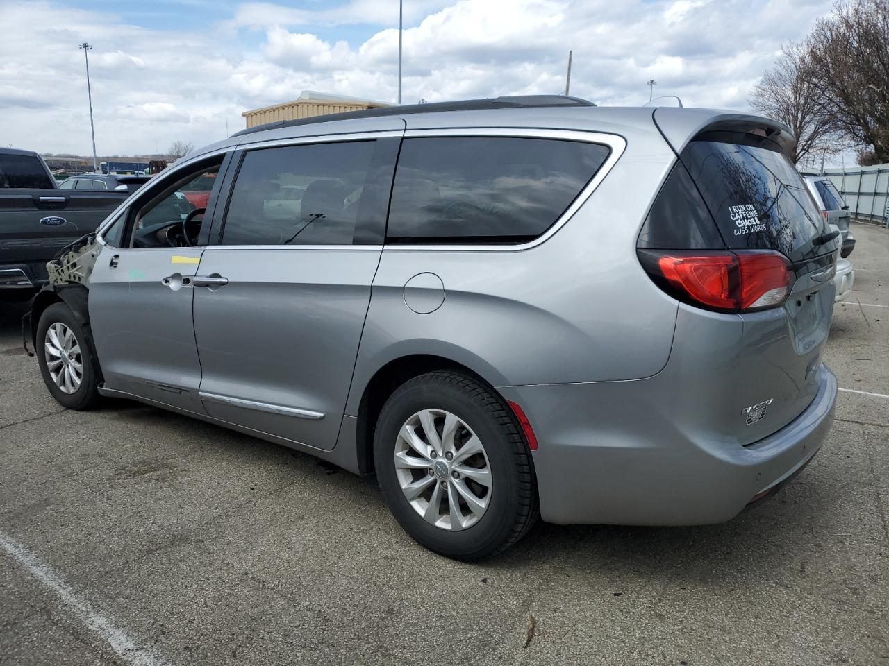 2017 Chrysler Pacifica Touring L - Image 2