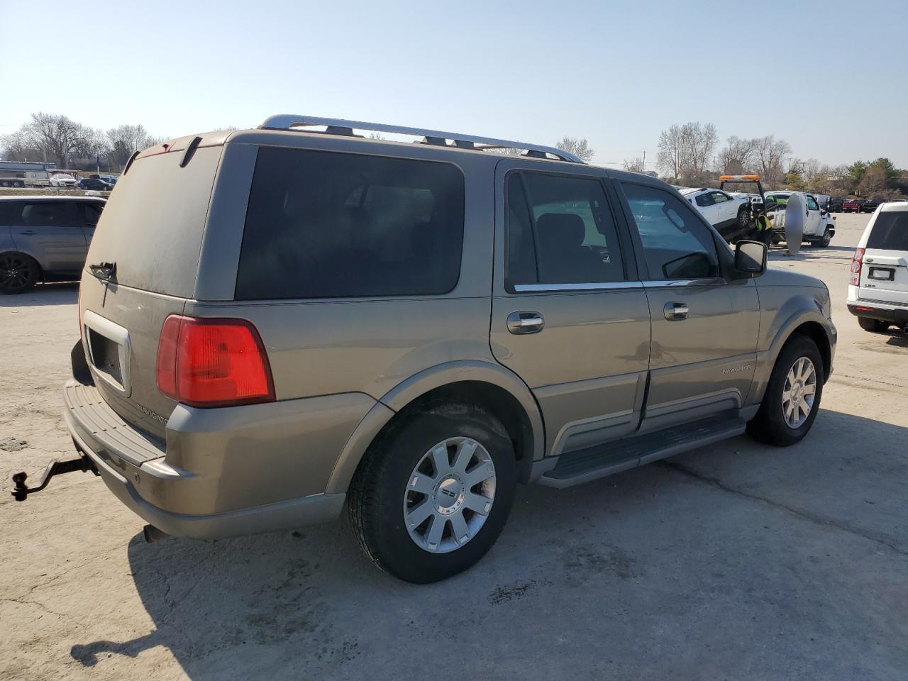 2003 Lincoln Navigator - Image 3