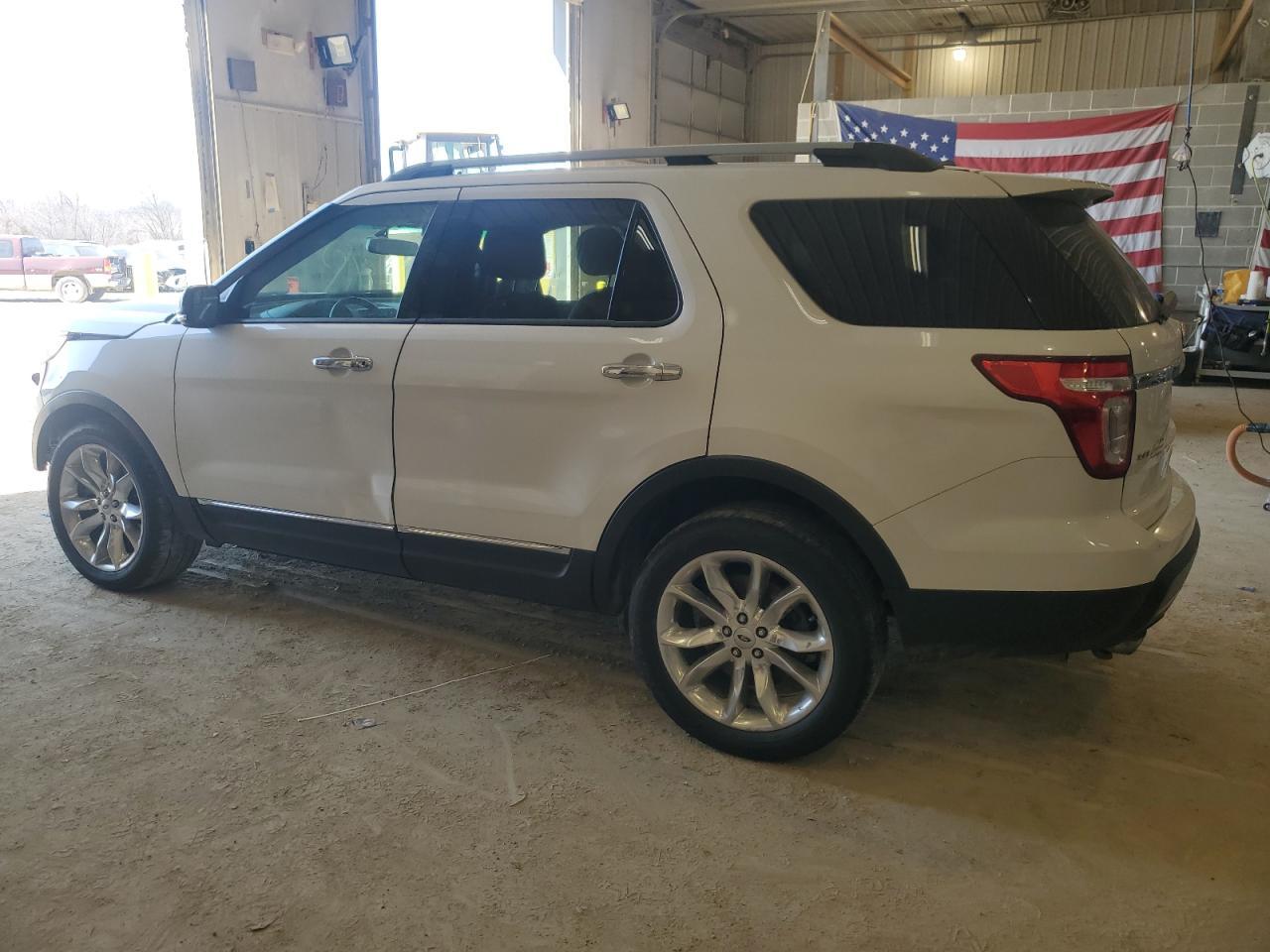 2015 Ford Explorer Xlt - Фото 2