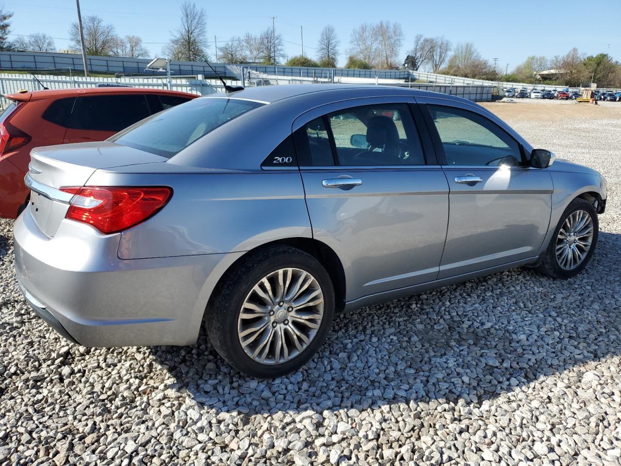 2013 Chrysler 200 Limited - Image 3