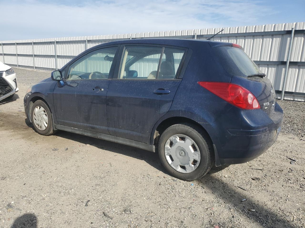 2007 Nissan Versa S - Image 2