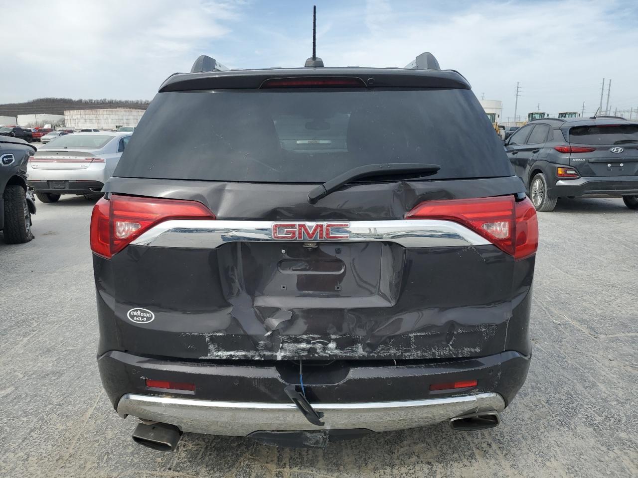 2017 GMC Acadia Denali - Фото 6